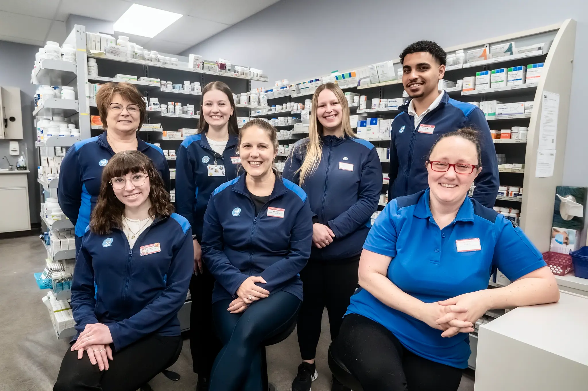 Équipe techniciens Pharmaprix Saint-Lazare — uniformes bleu marine